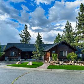 CUSTOM SINGLE STORY CABIN WITH JACUZZI POOL TABLE & BIG GAME ROOM WITH ARCADE games, hotel a Big Bear Lake