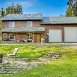Lovely Soldotna Home, Steps From Kenai River, hotel in Soldotna
