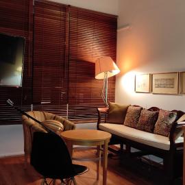 Γκαρσονιέρα για δύο !, hotel a Amaroúsion