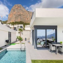 폴로프에 위치한 호텔 Casa con piscina climatizada y vistas al mar