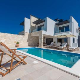 Villa Oasis, hotel in Sukošan