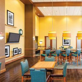 Hampton Inn & Suites Chesapeake-Square Mall, viešbutis mieste Česapikas