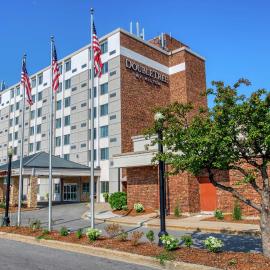 DoubleTree by Hilton Neenah โรงแรมในNeenah