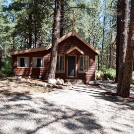 151 CR 200 Studio Cabin, hotel a Durango