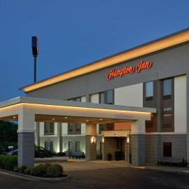 Hampton Inn Louisville/I-65/Brooks Road, מלון בBrooks