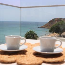 MC Suites Burgau with amazing front sea view、ブルガウのホテル