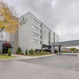 Embassy Suites by Hilton Milwaukee Brookfield, hotel in Brookfield