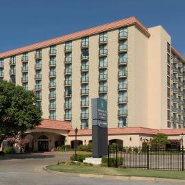 Embassy Suites by Hilton Tulsa I-44, hotel Tulsában
