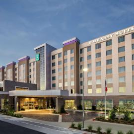 Embassy Suites By Hilton College Station, hotelli kohteessa College Station
