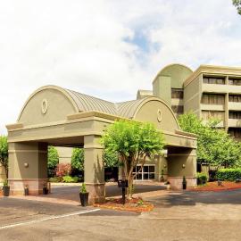 DoubleTree by Hilton Atlanta Windy Hill Ballpark โรงแรมในแอตแลนตา