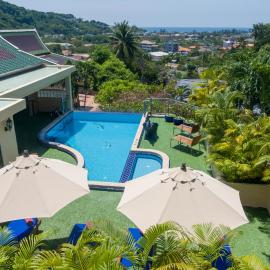 Luxury Four Bed Villa Jasmine, infinity pool, full staff , chef and breakfasts