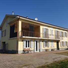 CASA FRIDA Intero alloggio con due camere, hotel in Canelli
