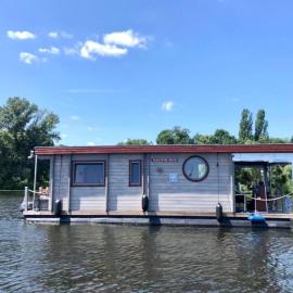 Hausboot NautikHus auf der Havel