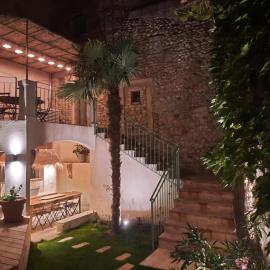 Drome provençale maison familiale calme dans village, ξενοδοχείο σε Valreas