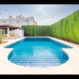 Viesnīca Spacious family home with Airco, private 5x10m pool, sandy beach 300m, free WiFi Denjā
