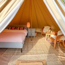 Greystones Glamping Tent 5, hotelli kohteessa Na Clocha Liatha