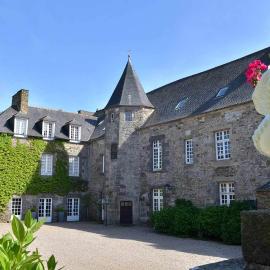 Château de la Motte Beaumanoir、Pleugueneucのホテル