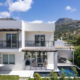 Modern villa Casa Filo Verde with private pool & Bbq,200m from the beach
