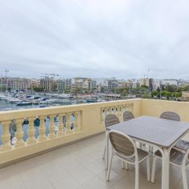 Marina VIEW APT SLPs 9 with private terrace & BBQ by 360 Estates, hotel en Taʼ Xbiex