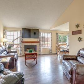 Grill, Fireplace & Fenced-In Yard: Thornton Home!, hotel di Thornton