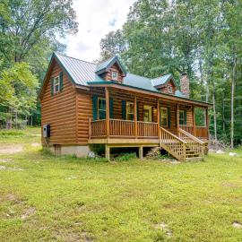 Marlinton Cabin Rental w/ Greenbrier River Access!, hotel in Marlinton
