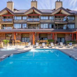 Whistler Village Inn & Suites, hotell i Whistler