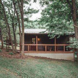 Romantic Cabin King Bed 12-Acre Getaway, hotel v destinaci Rockbridge
