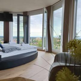 WEST Panorama Penthouse - apartment with a fantastic view of the city, hotel in Szombathely