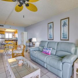 Pool & Beach Access: Waterfront Hudson Condo!, hotel u gradu Hadson
