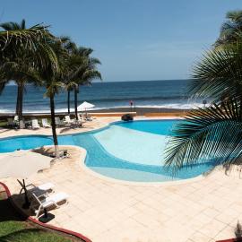 Hotel Cayman Suites - Beachfront, hotel u gradu Monteriko