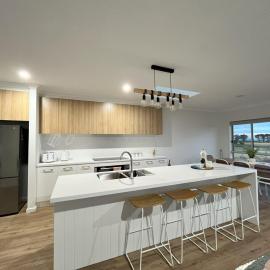 Surrey View, hotel Narrawong városában