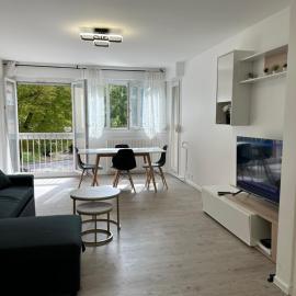 Spacieux Appartement avec 3 Chambres, hotel in Évry-les-Châteaux