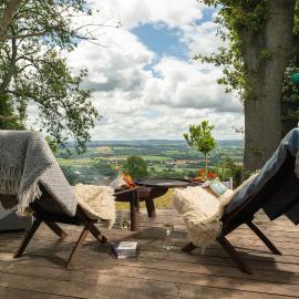 Tilbury Shepherd Huts & Holiday Cottages with Hot Tubs, Hotel in West Bagborough