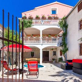 Ferienwohnung nur 700 Meter bis zum Sandstrand mit Pool, Küche, Bad, Balkon, BBQ