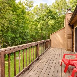 Lovely White Mountains Condo: Hike, Ski & Unwind!, hotel i Lincoln