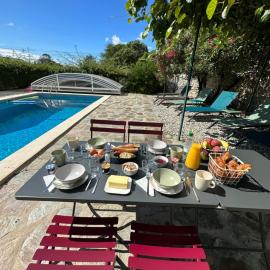 Le Clos de l’Olivier, hotel u gradu Obena