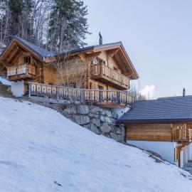 Chalet Coucou Luxury 10 pax Chalet with incredible views and garage, hotel in La Tzoumaz