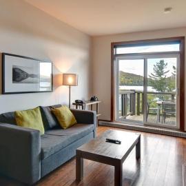 Deluxe Suite-sur-Lac Superieur - Tremblant Versant Nord, hotel v destinaci Lac-Superieur