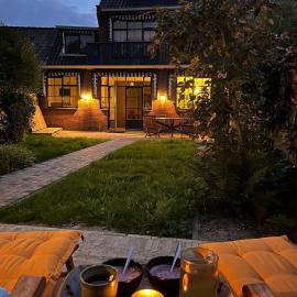 Luxury home in quiet neighbourhood near beach, hotel in The Hague