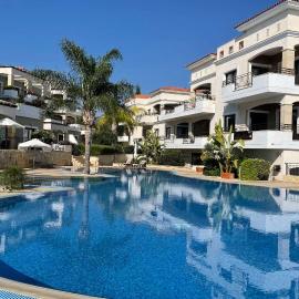 Eleona's Royal Gardens By Yiota - Luxury 2 Bed Apartment in Exclusive Complex, hotel a Peyia