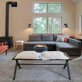 Modern Beaver Valley Cabin w/ Hot Tub & Games!, hotel Leavenworthben