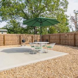 Charming Gravois Mills Escape w/ Private Backyard!, hotel in Gravois Mills