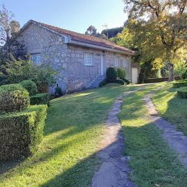 Casa rural con piscina en la Ribeira Sacra., hotel in Campos
