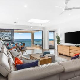 Seascape at Christies Beach - Oceanview Family Stay