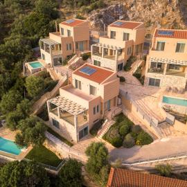 Ouzo Panoramic Houses 2, with private pool, hotel in Plomarion
