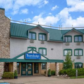 Travelodge by Wyndham Lacombe – hotel w mieście Lacombe