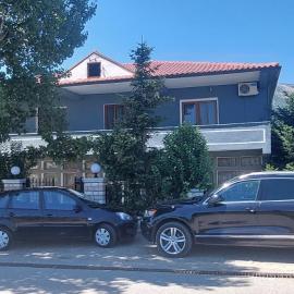 Wild River Guesthouse, hotel u gradu 'Përmet'