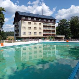 Hotel Bellevue, хотел в Йетржиховице
