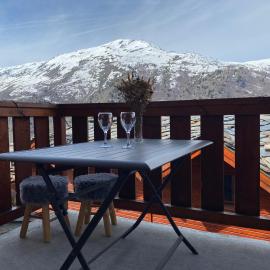 Appartement 4-6 personnes à Valmeinier 1800 résa du samedi au samedi avec piscine intérieure chauffée, hotel in Valmeinier