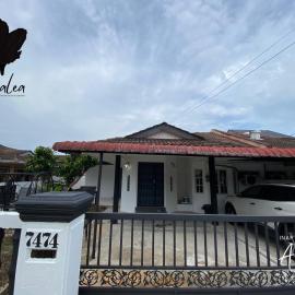 Homestay Azalea, hotel u gradu Cukai